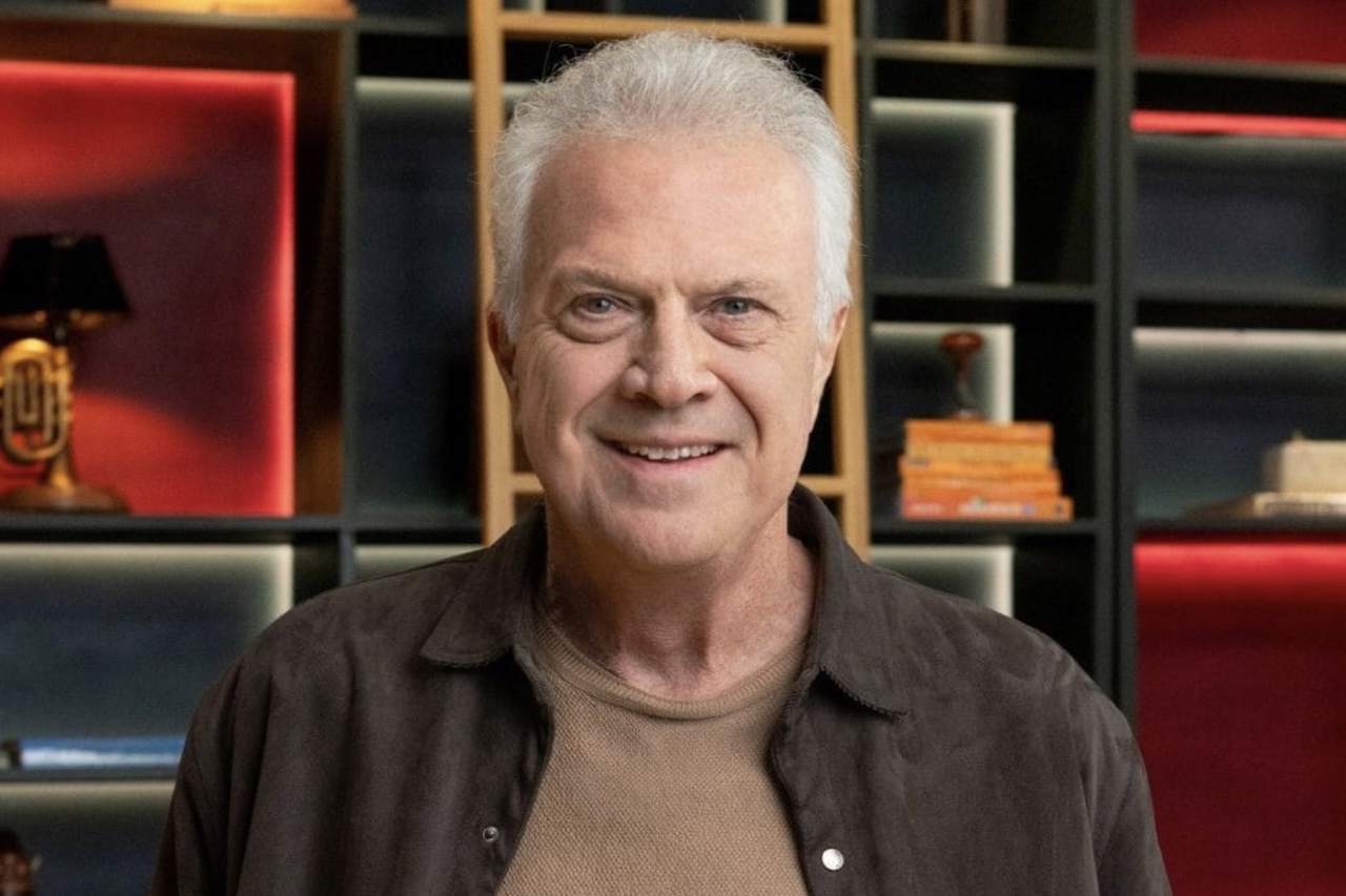 Atualmente diretor artístico do Núcleo de Documentários dos Estúdios Globo, Bial também desenvolve uma série sobre o compositor Tom Jobim, cujo centenário será celebrado em 2027. Após uma cirurgia cardíaca em 2016 e anos de tabagismo, que deixaram como sequela um enfisema, o jornalista adotou cuidados com a saúde, como caminhadas, musculação e tai chi chuan. -  (crédito: Divulgação)