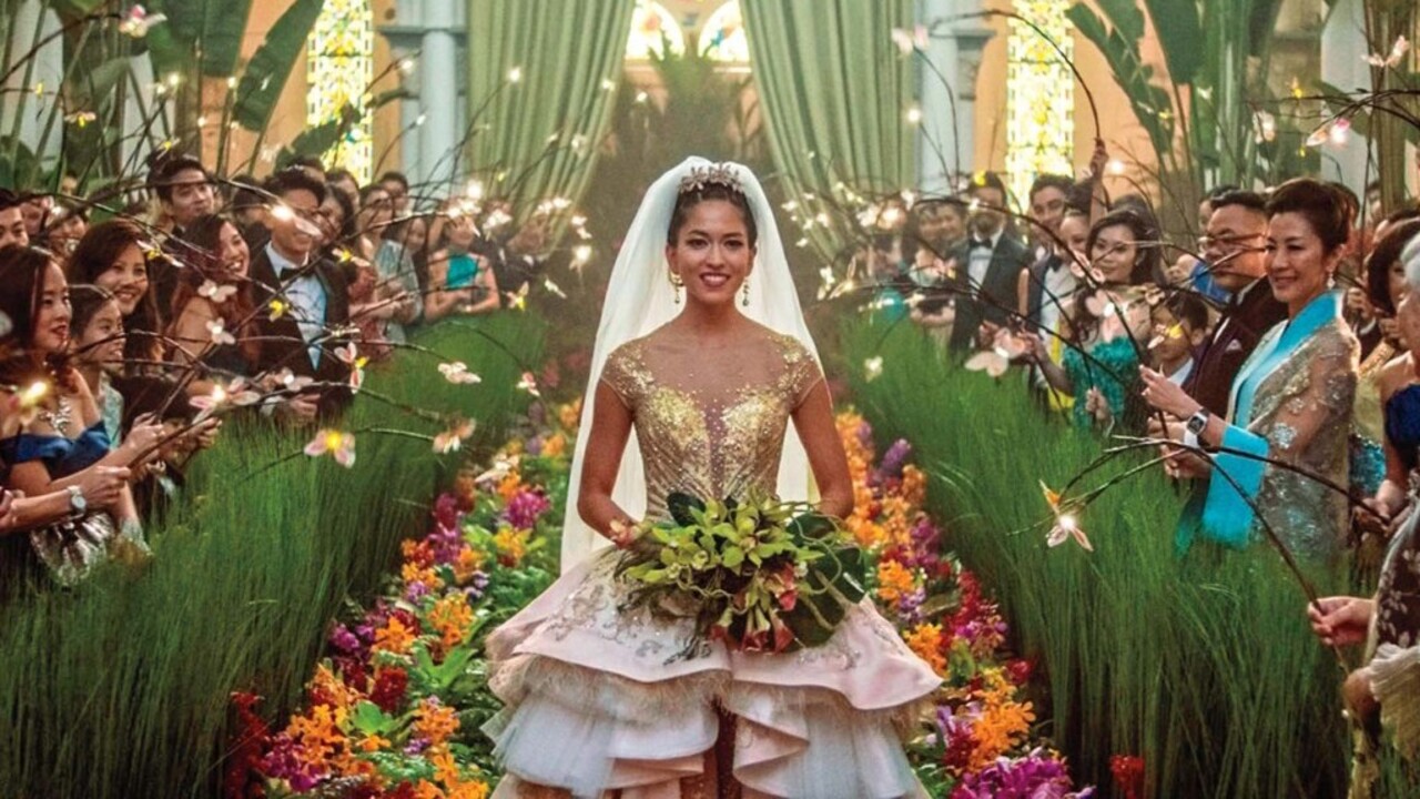 O sucesso também se refletiu nas premiações. “Podres de Ricos” recebeu duas indicações ao Globo de Ouro, incluindo a de melhor filme de comédia ou musical, além de quatro indicações ao Critics Choice Awards, com vitória na categoria de melhor comédia. O longa também concorreu ao prêmio do Sindicato dos Atores na categoria de melhor elenco de filme.
