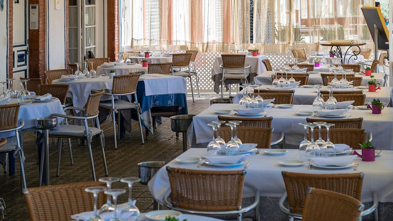 O outro representante brasileiro é o Evvai, do chef Luiz Filipe Souza, que ficou na 68ª posição. O restaurante já havia aparecido na lista estendida de 2025, quando ocupou o 95º lugar, e avançou 27 posições em um ano. A casa também conquistou a segunda colocação na categoria de cozinha contemporânea do Guia SP Gastronomia.
