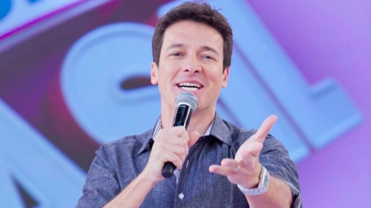 Faro assinou contrato com a Record em 2008, emissora em que permaneceu por 16 anos e apresentou diversos programas. Primeiro, substituiu Márcio Garcia em “O Melhor do Brasil” e, depois, comandou o reality musical “Ídolos” por quatro temporadas. Apresentou “Fazenda de Verão” e, em 2013, levou “O Melhor do Brasil” para os domingos. Um ano depois, a atração passou a se chamar “Hora do Faro”. Também esteve à frente do “Canta Comigo”.
