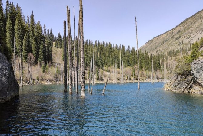 Lago Kaindy: conheça a misteriosa floresta submersa do Cazaquistão