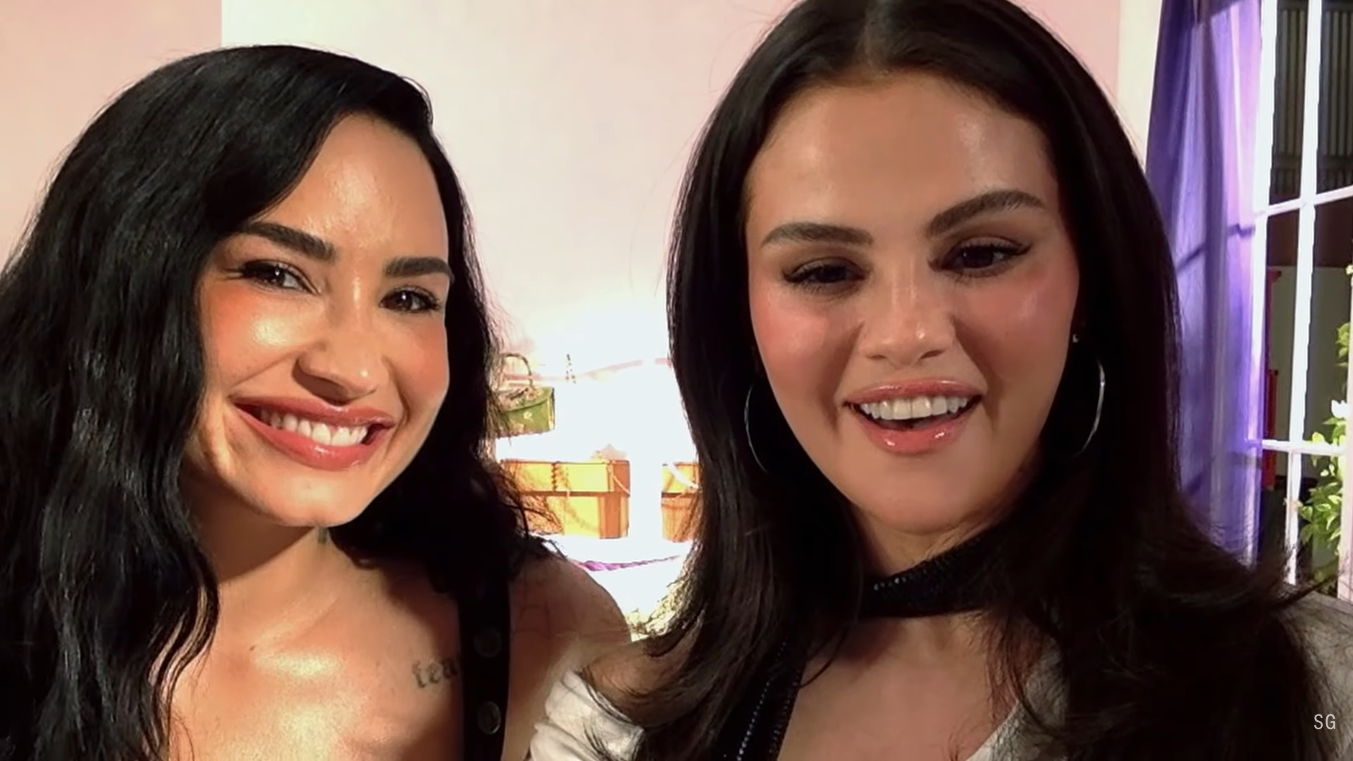 Em entrevista à revista ELLE, publicada no dia do lançamento da campanha, Demi disse que a amizade passou por diferentes fases, com períodos de convivência constante e outros de menor contato, mas que o carinho entre elas permaneceu. “Selena é alguém que sempre amei e admirei”, declarou. A cantora também disse que é bom viver uma fase em que as duas podem colaborar profissionalmente, além de sair e passar tempo juntas.
