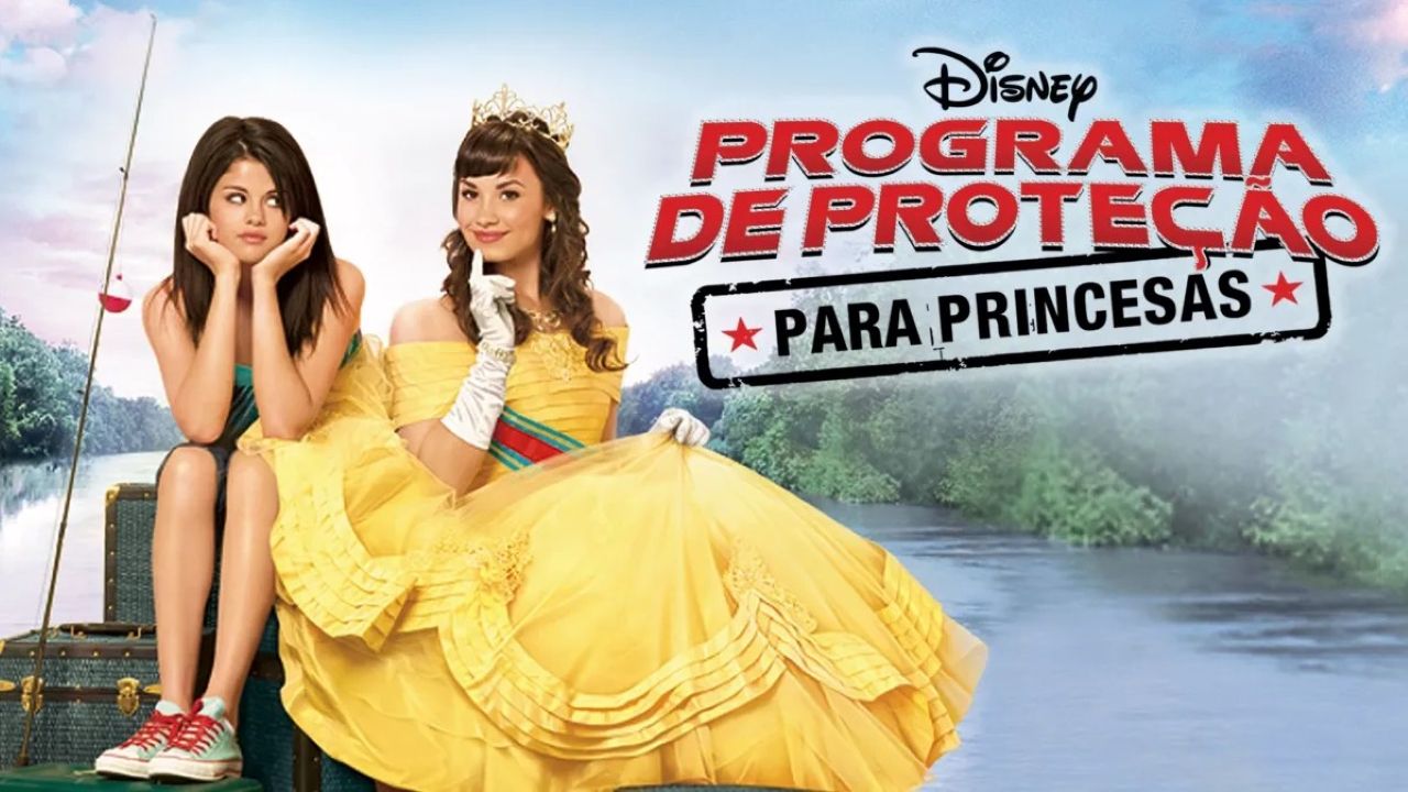 As artistas se conheceram em 2002, durante as gravações do programa infantil “Barney e Seus Amigos”, e se tornaram nomes conhecidos do Disney Channel nos anos seguintes. Selena protagonizou “Os Feiticeiros de Waverly Place”, enquanto Demi liderou o elenco de “Sunny Entre Estrelas”. Em 2009, as duas estrelaram “Programa de Proteção para Princesas”, no qual interpretaram jovens de realidades distintas que se aproximam depois que uma delas entra em um programa de proteção.
