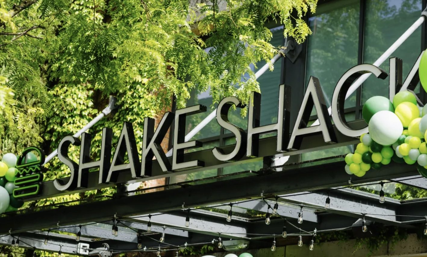 O grupo parceiro espera encerrar o ano com 217 restaurantes distribuídos por 22 estados e pelo Distrito Federal. No cenário internacional, o Shake Shack já soma mais de 740 unidades, entre cerca de 475 restaurantes em 36 estados nos Estados Unidos e aproximadamente 265 estabelecimentos em locais como Londres, Tóquio, Seul, Dubai e Cidade do México.