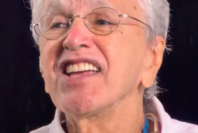 Geraldo Azevedo canta ‘Dia Branco’ e emociona Caetano Veloso em Copacabana