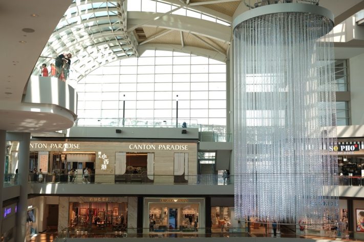 Dubai Mall – Pexels/Angelyn Sanjorjo