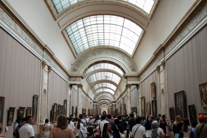 Museu do Louvre, Paris – Pexels/Fran Zaina