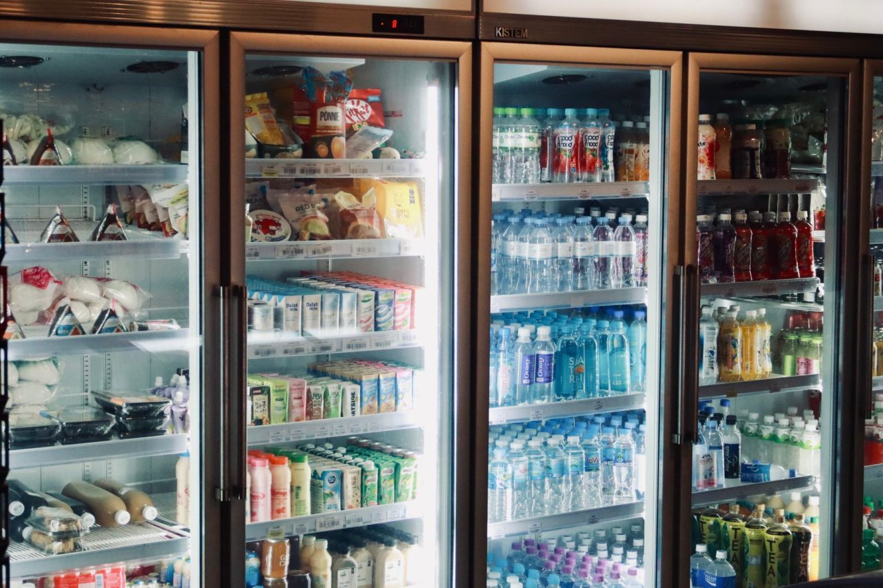 Segundo a agência Reuters, o caso expôs a vulnerabilidade de sistemas que controlam remotamente os equipamentos de refrigeração, comuns no setor varejista para facilitar ajustes e serviços de manutenção. Segundo uma fonte próxima ao primeiro-ministro Sébastien Lecornu, os investigadores identificaram uma falha em um software da empresa dinamarquesa Danfoss.