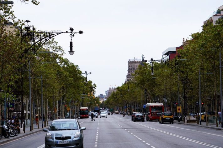 Barcelona, Espanha – Pexels/Zak Mir