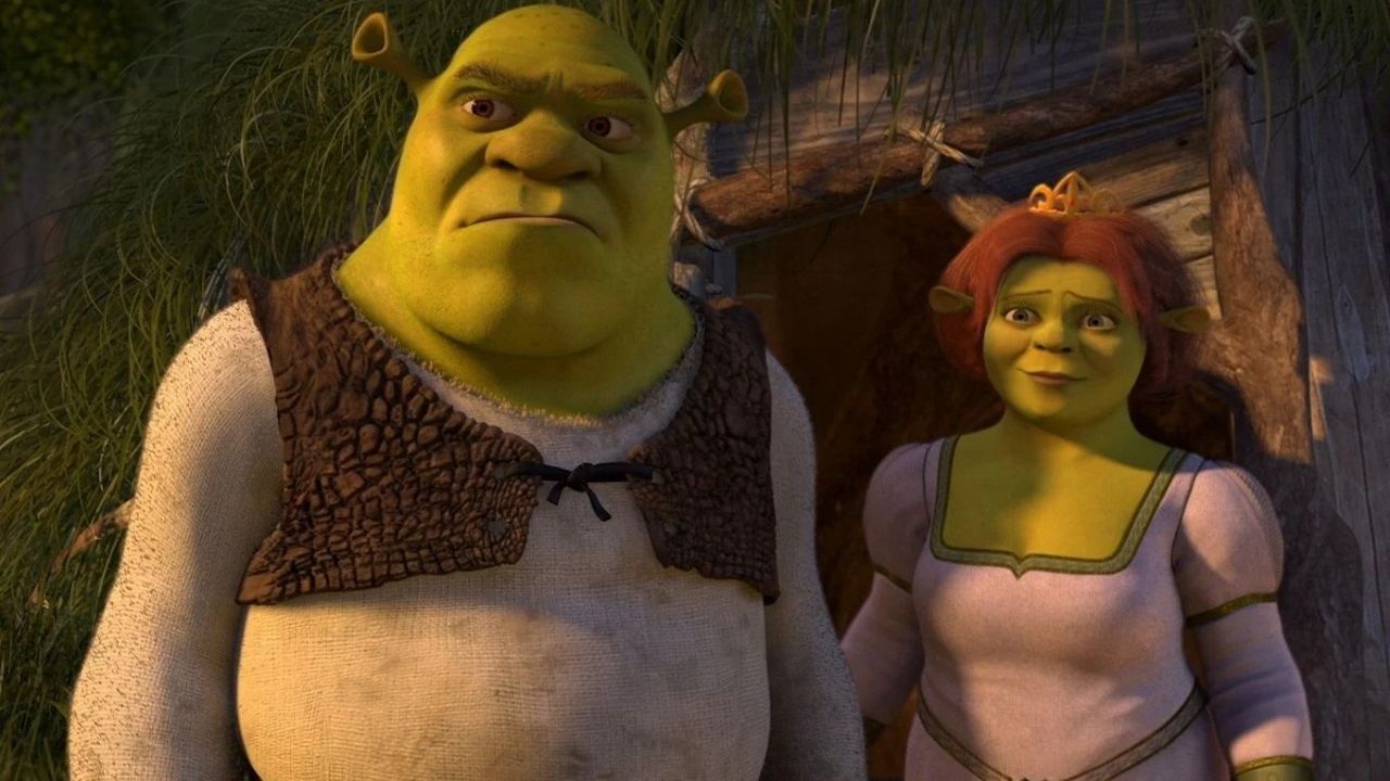 Na história, Shrek é um ogro antissocial que vive sozinho em um pântano até Lorde Farquaad, governante do reino de Tão Tão Distante, expulsar os personagens de contos de fadas para o local. Para retomar seu lar, ele aceita resgatar a princesa Fiona, que está presa em uma torre vigiada por um dragão. Durante a jornada, ele conhece o Burro e acaba se apaixonando por Fiona, sem saber que ela esconde a maldição de se tornar uma ogra todas as noites. 

