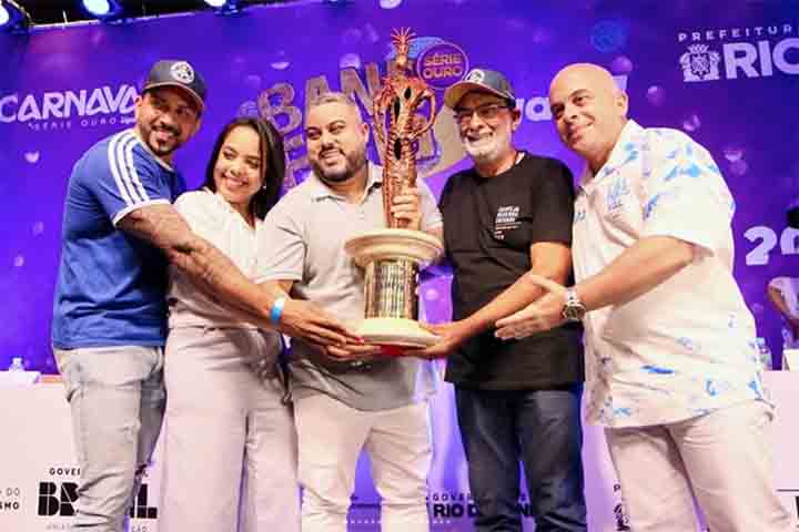 “Quero agradecer demais a toda a comunidade de Niterói e a todo mundo que acreditou no projeto. Agora, é campeão, é Grupo Especial. Chegou, Niterói!”, vibrou Wallace Palhares, o presidente da agremiação, no momento de erguer o troféu.

