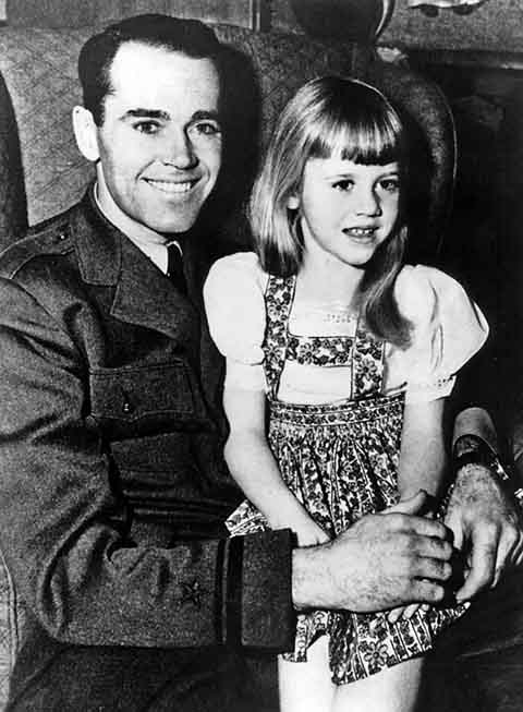 Ela é filha do ator Henry Fonda (1905 - 1982), vencedor do Oscar por “Num Lago Dourado”, e da socialite de origem canadense Frances Ford Seymour (1908 - 1950).

