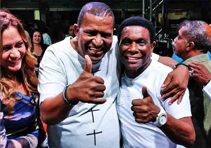 Ele tem passagem por grandes escolas, como Grande Rio, Salgueiro, Mocidade e Imperatriz. Ele também já se apresentou no carnaval de São Paulo, pela Vila Maria.