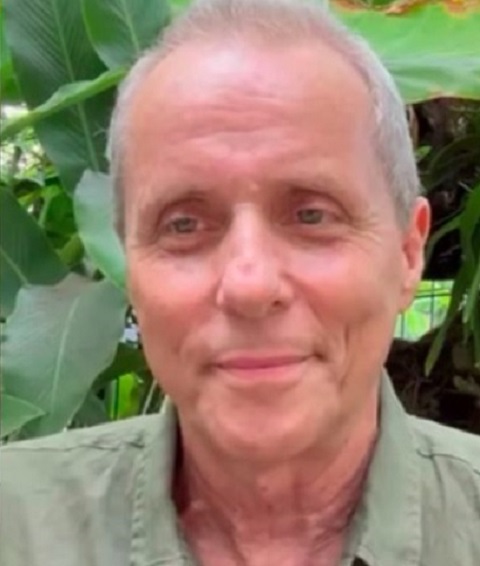 “Os Titãs seguirão cumprindo sua agenda de shows acompanhados pelo músico Alexandre de Orio. Logo que se recupere, Tony retomará suas atividades profissionais. Os Titãs agradecem o carinho e o apoio de todos”, diz um trecho da nota.