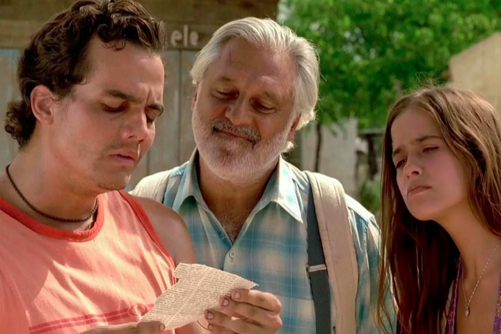 Em 2003, dirigiu o filme brasileiro “Deus é Brasileiro”, estrelado por Antônio Fagundes e Wagner Moura. A produção misturou comédia, crítica social e elementos religiosos, tornando-se um dos trabalhos mais conhecidos de sua carreira no cinema nacional.