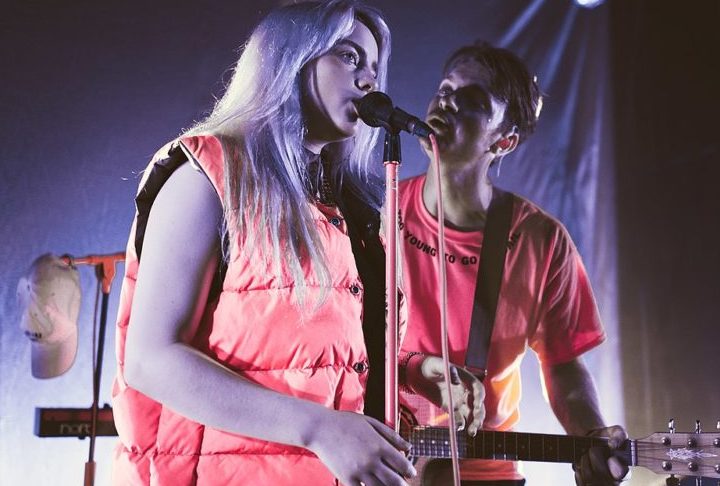 A canÃ§Ã£o foi escrita e produzida por seu irmÃ£o Finneas O'Connell, com quem colabora em mÃºsicas e shows ao vivo.  