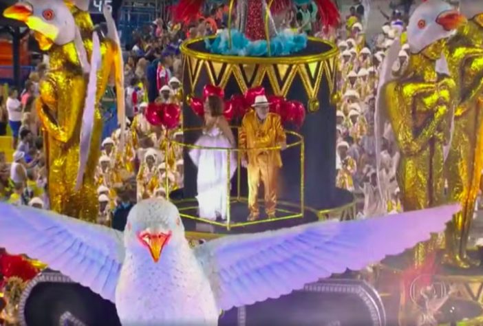 Cacá Diegues no desfile da Inocentes de Belford Roxo em 2016