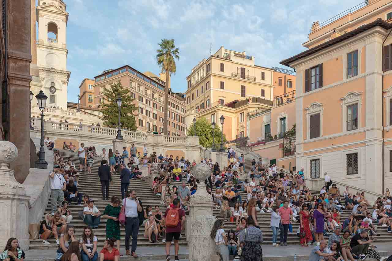 Roma (Itália) – 2.796.102 habitantes. Berço da civilização ocidental, Roma abriga o Coliseu, o Fórum Romano e a Fontana di Trevi, testemunhos de sua grandiosa história.