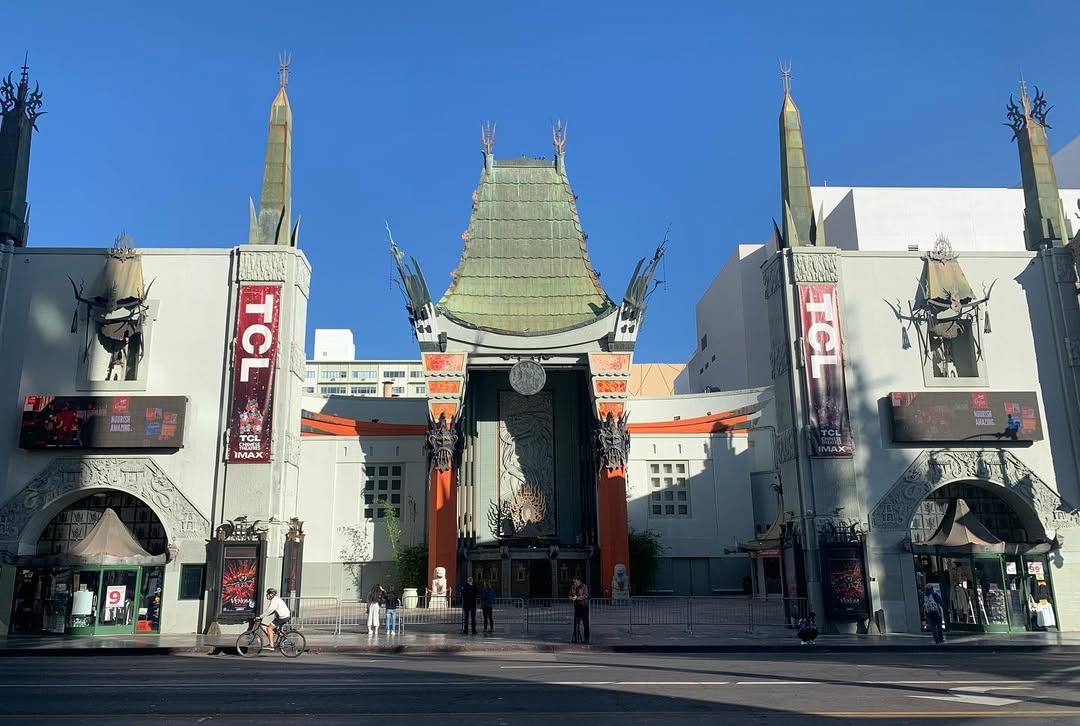Grauman’s Chinese Theatre – Localizado em Los Angeles, EUA, foi inaugurado em 18 de maio de 1927. Continua em funcionamento e é famoso por suas estreias de Hollywood e a calçada das celebridades. - Divulgação/TCL Chinese Theatres
