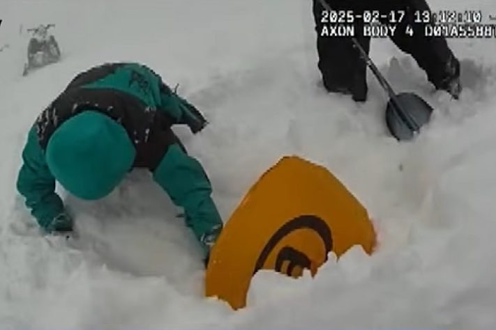 Homem soterrado em avalanche é resgatado com vida no Colorado, EUA