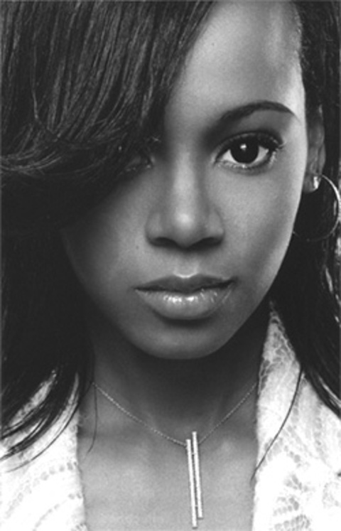 Lisa Lopes - Lisa Nicole Lopes nasceu em 27 de maio de 1971, na Filadélfia, Estados Unidos. Conhecida como “Left Eye”, fez parte do trio TLC, famoso por hits como Waterfalls e No Scrubs. Em 25 de abril de 2002, sofreu um acidente de carro em Honduras enquanto dirigia, sendo arremessada do veículo e falecendo aos 30 anos.