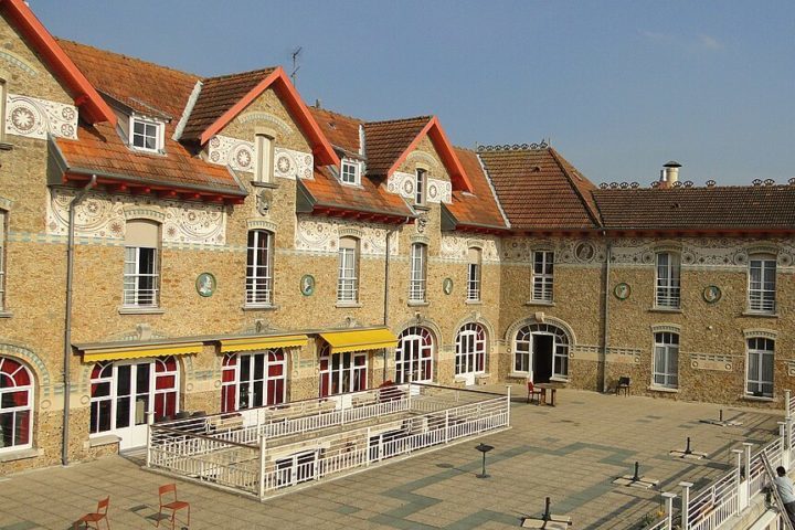 O local foi baseado no modelo da francesa Maison de retraite des artistes de Pont-aux-Dames, criada por Benoît-Constant Coquelin e pelo barão Isidore Taylor em Couilly-Pont-aux-Dames.-wikimedia commons/wikimedia commons/Communicationmna