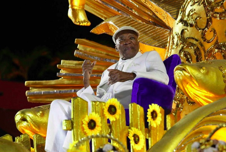 Um dos maiores nomes da música brasileira, Milton Nascimento foi homenageado pela Portela no enredo do carnaval de 2025. Na Marquês de Sapucaí, o artista desfilou em um trono dourado em cima de carro alegórico. A tradicional escola de Madureira terminou na quinta colocação e estará na avenida no Desfile das Campeãs, em 08/03. 
-Tatá Barreto/Riotur