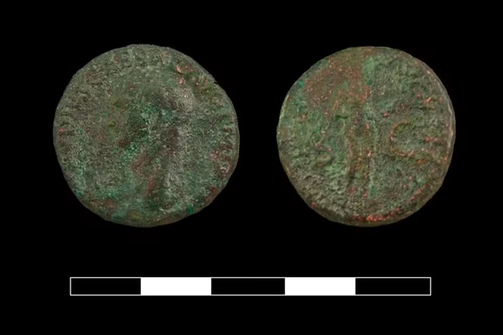 Análises comprovaram que a moeda pertenceu ao período do Imperador Cláudio (41-54 d.C.), o primeiro imperador romano nascido fora da Itália.