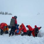 Homem soterrado em avalanche é resgatado com vida no Colorado, EUA