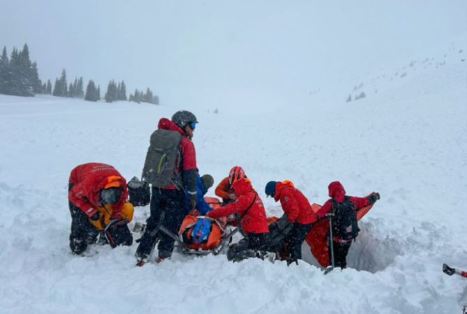Pra quem não viu: Homem é salvo após ficar uma hora soterrado por avalanche