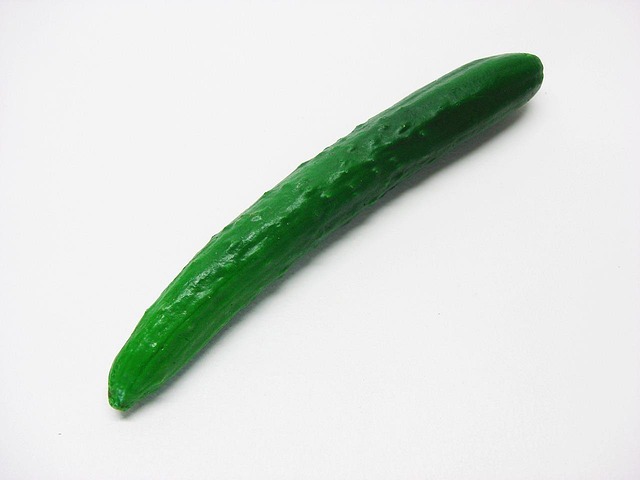 A ingestão de pepino favorece a formação de fezes mais volumosas, facilitando sua eliminação e promovendo a saúde intestinal. Ele também auxilia na desintoxicação do organismo.