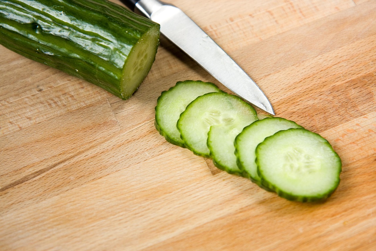 O fruto também contém sílica, um mineral que favorece o fortalecimento do cabelo e das unhas. A sílica contribui para a formação do colágeno, uma proteína essencial para manter a integridade das células do corpo e proporcionar maior resistência aos cabelos e unhas.