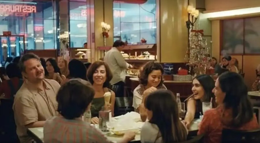 O local aparece em duas cenas do filme, que concorre a três Oscars - Melhor Atriz, Melhor Filme e Melhor Filme Internacional. Na primeira, a família de Rubens Paiva (Selton Mello) está reunida em uma mesa da confeitaria, em clima de alegria. Mais à frente, os parentes reaparecem na Manon com Eunice Paiva (Fernanda Torres) e sem filhos, mas já sem o pai, desaparecido após ser detido pela ditadura militar. 

