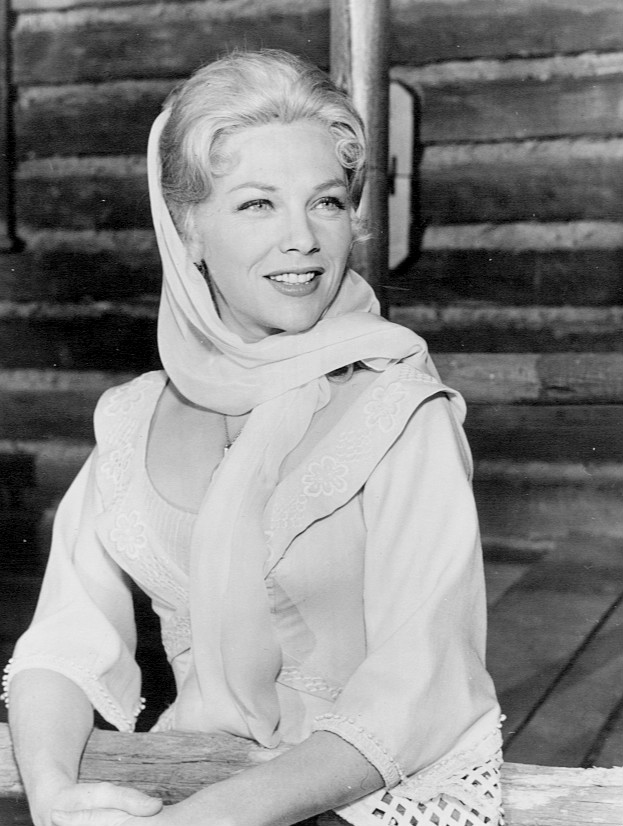 Joanna Moore  mãe de Tatum, também era atriz e, na época da premiação da filha, era consumida pelo vício em álcool e outras substâncias. Joanna morreu em 1997, aos 63 anos.