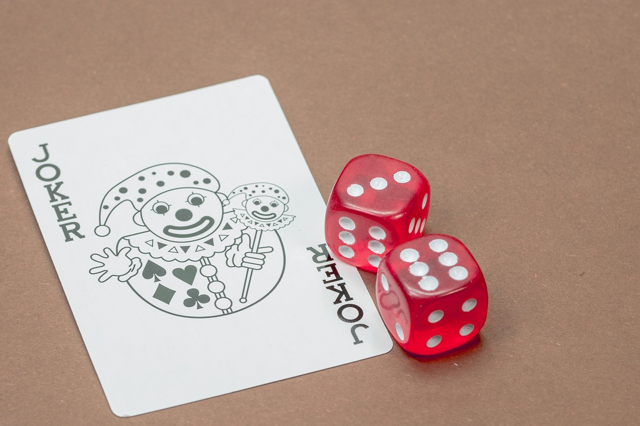 Os dados, especialmente o cubo tradicional de 1 a 6, se tornaram um ícone dos jogos de azar, estratégia e até mesmo do destino. Mas como os dados evoluíram até se tornarem os objetos familiares que conhecemos hoje? Venha com o Flipar para entender!