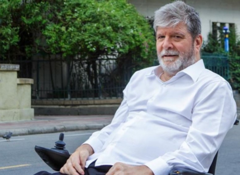 O âncora do Jornal Nacional declarou que ele e o escritor cursaram a Escola de Comunicação e Artes (ECA), da USP, no início da década de 1980. “Frequentei a casa do Marcelo para fazer trabalhos de faculdade”, contou Bonner.

