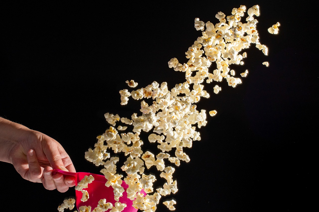 Apesar de ser um alimento associado ao lazer, a pipoca possui propriedades nutricionais interessantes, sendo rica em fibras, proteínas e ferro.