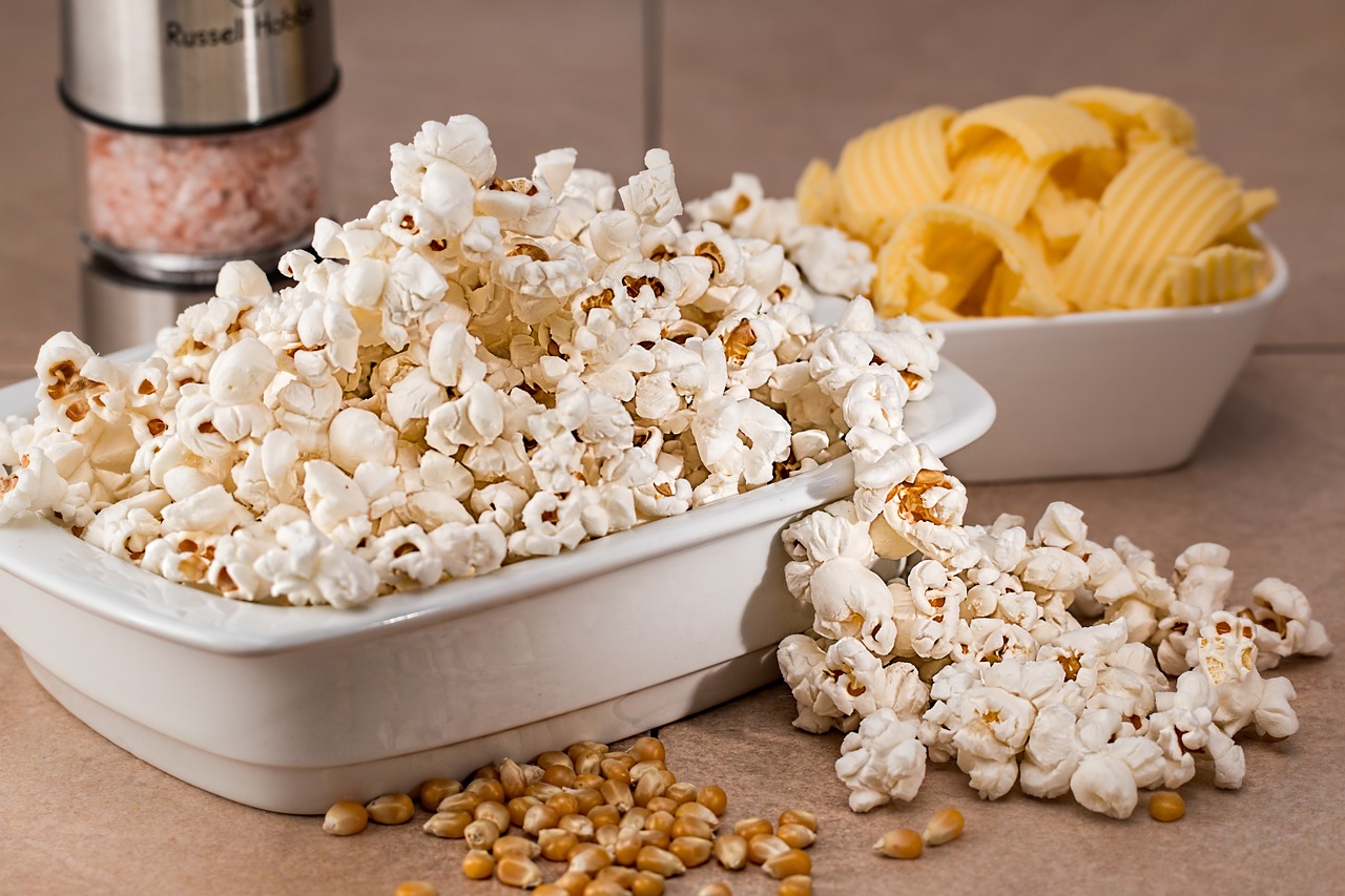 A pipoca é muito mais do que um simples lanche: é um alimento com uma rica história, tradições culturais e diversos benefícios para a saúde.