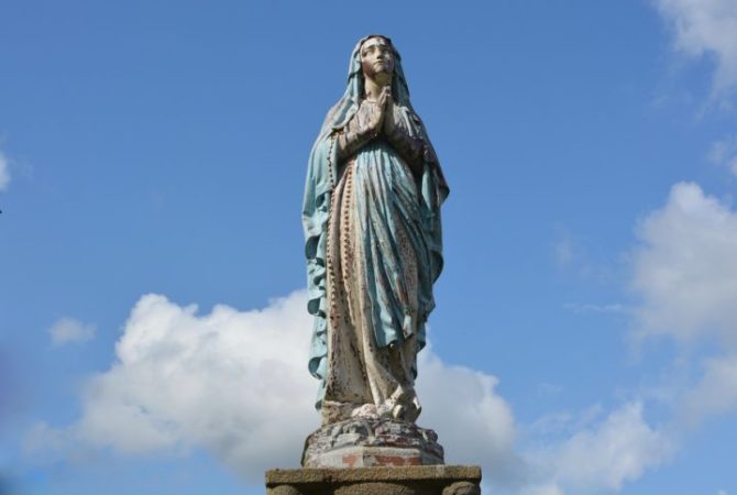 Desvendado o mistério da estátua da Virgem Maria que ‘chorava sangue’